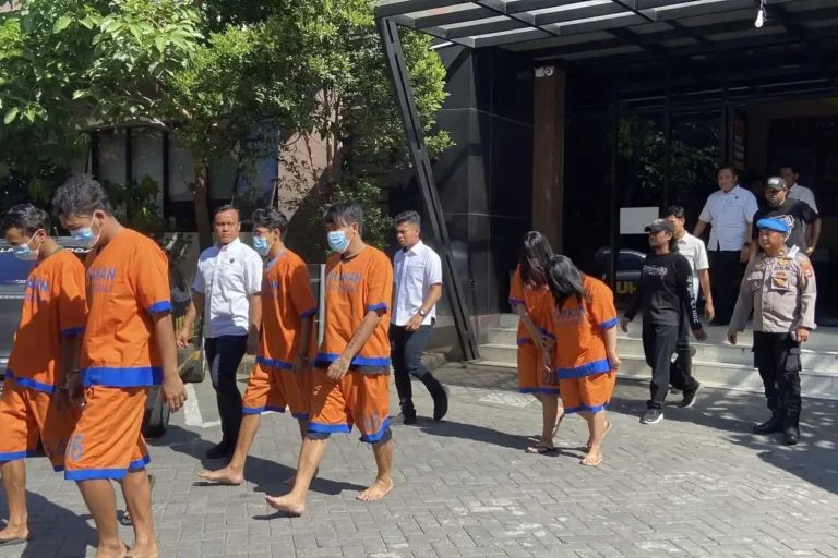 Tersangka sindikat judi online