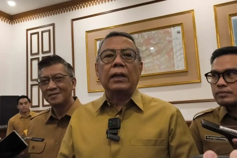 Wali Kota Tangerang Selatan