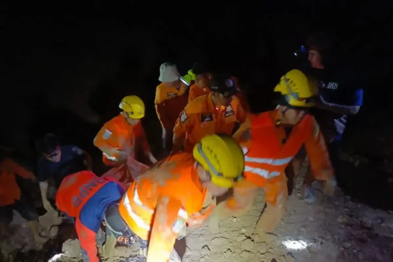 Tim SAR di lokasi tambang timah Pondi