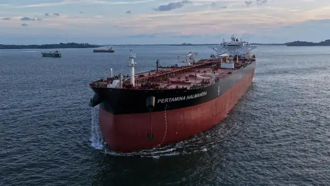 Dua kapal milik Pertamina International Shipping