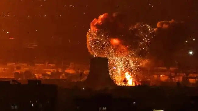 Israel bom kilang minyak iran