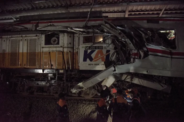 Kecelakaan KA Bekasi Timur