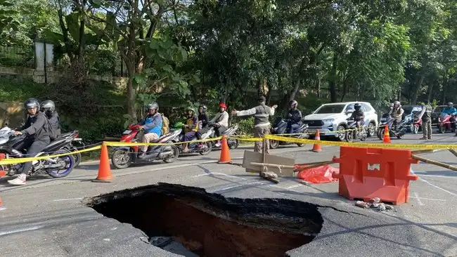 Jalan Raya Lenteng Agung