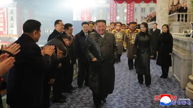 Ju Ae dampingi Kim Jong Un