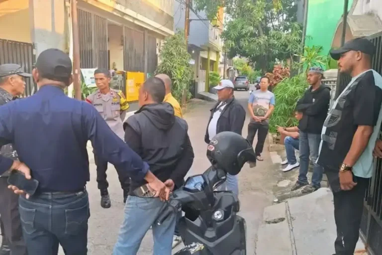 Penggerudukan Massa Ormas Penulis Depok