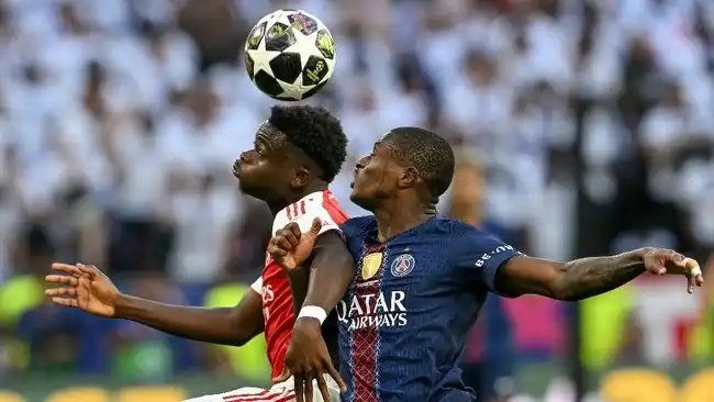 Bukayo Saka dan Nuno Mendes