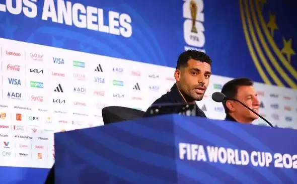 Pelatih Iran Amir Ghalenoei
