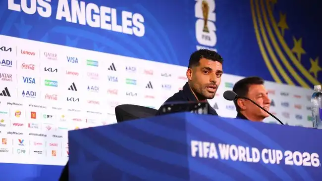 Pelatih Iran Amir Ghalenoei