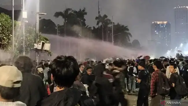 Demo gedung DPR dan MPR