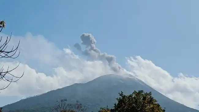 Gunung Ili Lewotolok