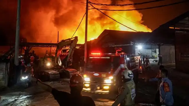 Kebakaran TPA Putri Cempo