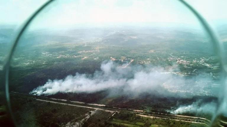 Kabut asap Balikpapan menyelimuti kota akibat kiriman asap karhutla dari daerah sekitar