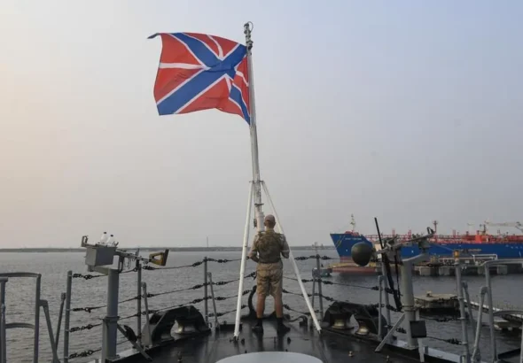 Kapal perang Rusia Armada Pasifik berlabuh di dermaga Tanjung Priok, Jakarta Utara]