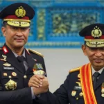 Jenderal Listyo Sigit Prabowo menyerahkan panji Tribrata kepada Kapolri Suyudi Ario Seto di Mabes Polri