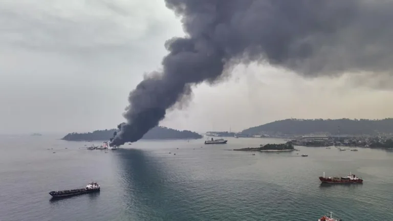 Kebakaran KMP Batumandi di Pelabuhan Merak