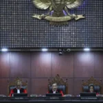 Ahli pihak Gibran Muhammad Rullyandi menjelaskan laporan Rullyandi ke MKMK di Gedung MK, Jakarta