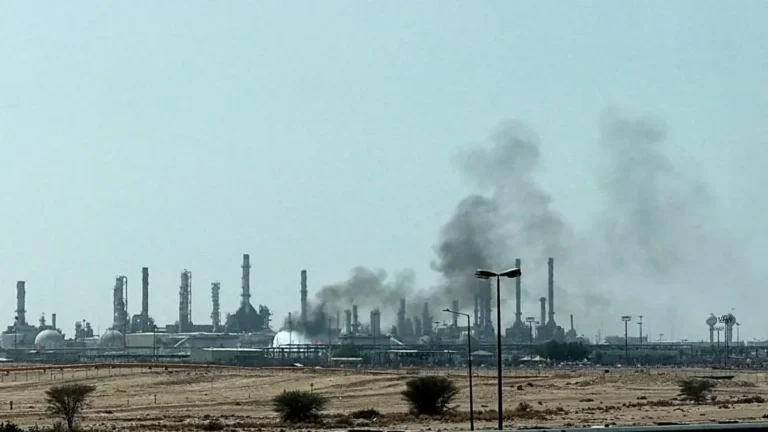 Ledakan Riyadh di tengah serangan drone Houthi