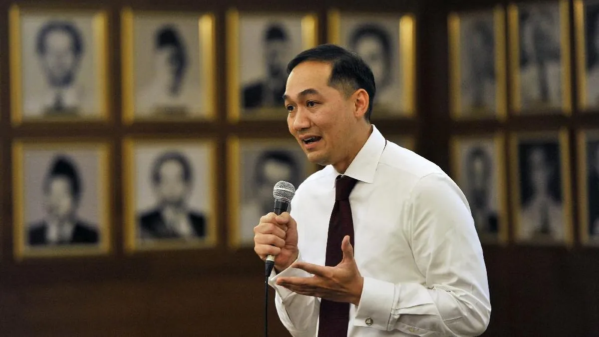 Lutfi vs Dino berbeda pendapat soal Singapura