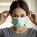 Masker N95 dipakai saat kabut asap karhutla untuk melindungi pernapasan]