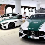 Mobil polisi Dubai berupa supercar Lamborghini berpatroli di kawasan wisata]
