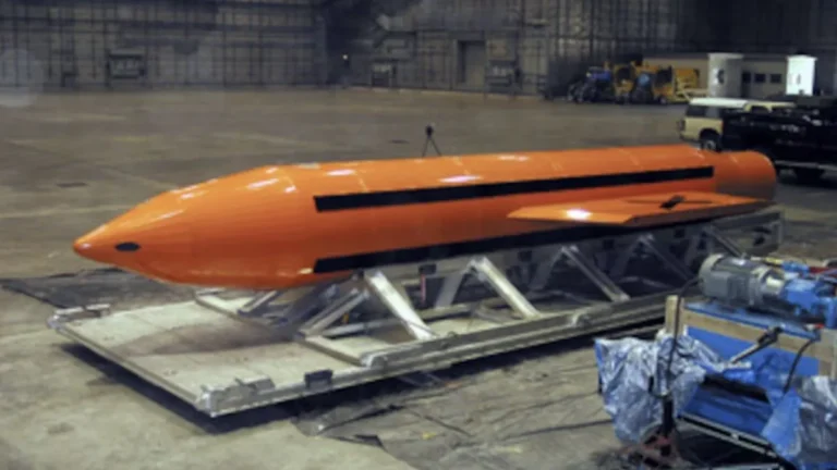AS pertimbangkan Mother of All Bombs untuk menyerang Iran]