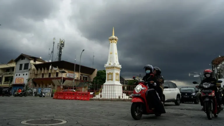 Prakiraan cuaca BMKG 25 wilayah hujan