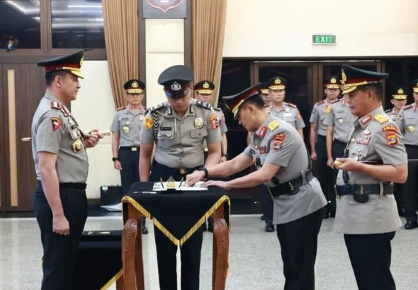 Rotasi perwira Polri oleh Kapolri Suyudi Ario Seto lewat tiga surat telegram]