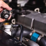 Ilustrasi servis radiator mobil secara berkala