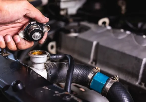 Ilustrasi servis radiator mobil secara berkala