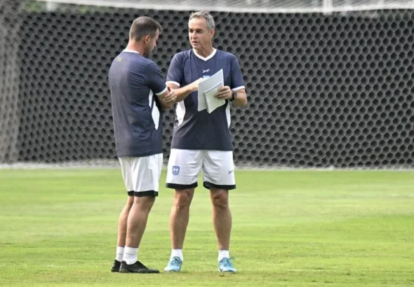 Pelatih Bangladesh Thomas Dooley dalam konferensi pers usai kalah 2-9 dari Timnas Indonesia