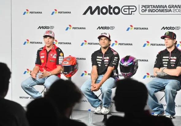 Penonton memadati Sirkuit Mandalika saat tiket MotoGP Mandalika 2026 terjual habis]
