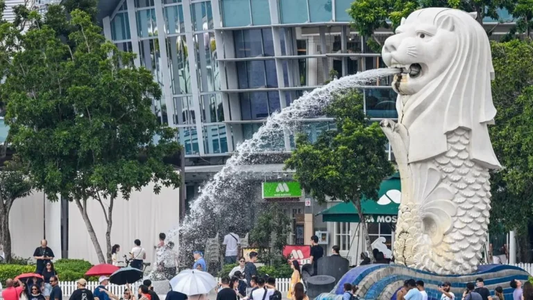 Ilustrasi paspor untuk keperluan visa ke Singapura bagi WNI